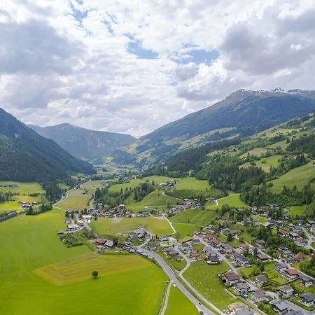 Apartment In Neukirchen With Mountain Views, Cleaning Included