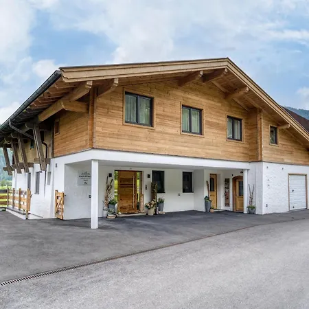 In Neukirchen With Mountain Views, Cleaning Included Rosenthal