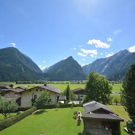 In Neukirchen With Mountain Views, Cleaning Included Apartment